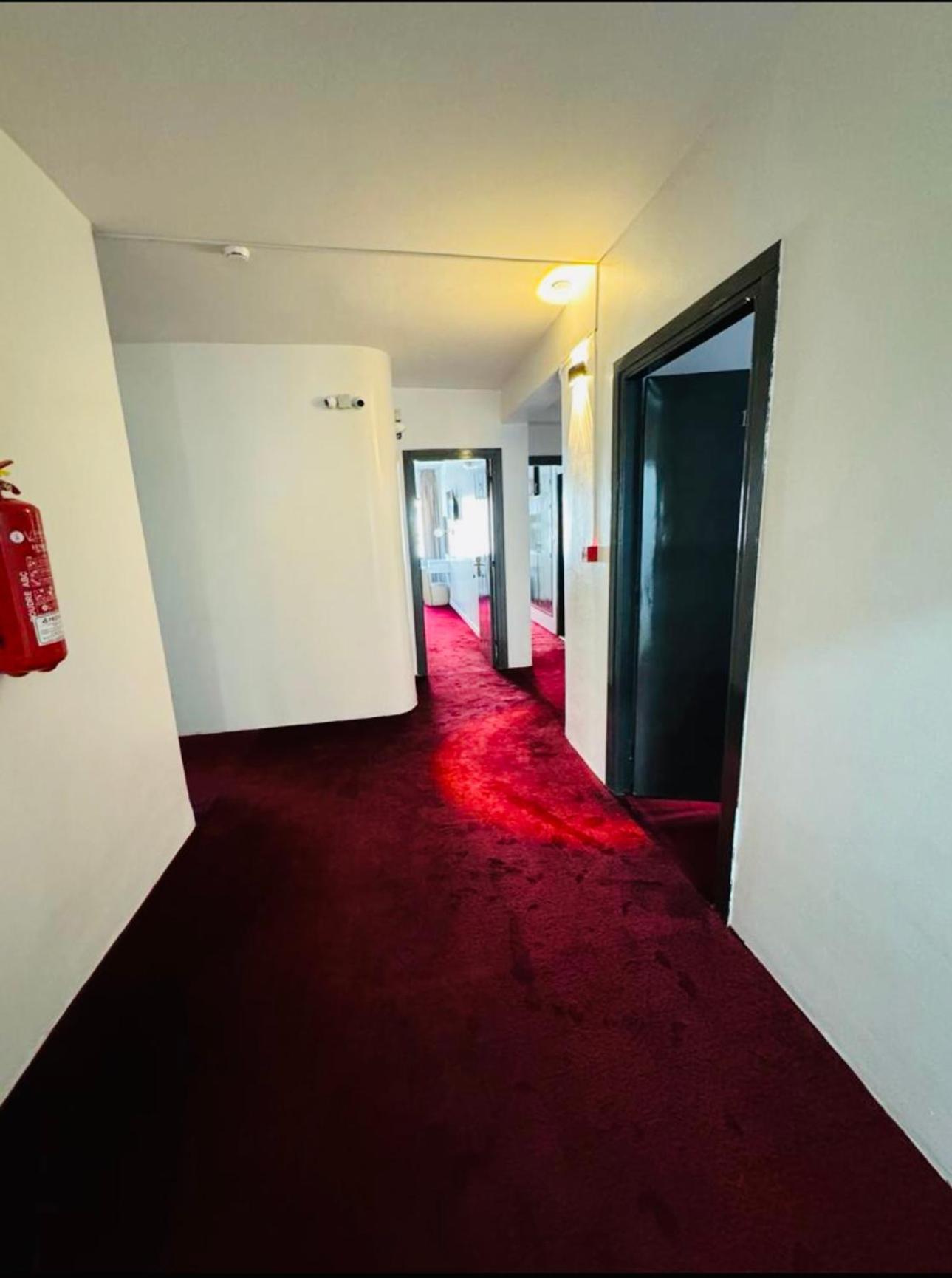 Crystal Boulevard Hotel